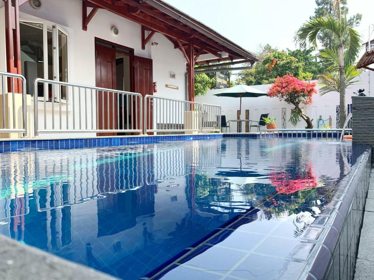 Villa Rumah Ibu Dago Bandung Exterior photo